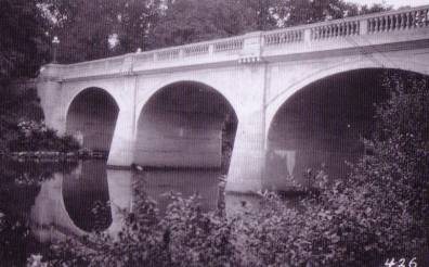 Solid-Spandrel Arch