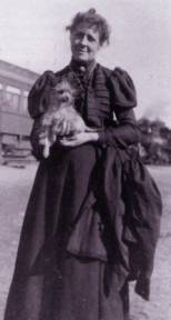 1898 Tight Sleeve with Small Puff