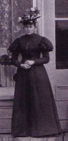 1898 Tight Sleeve with Small Puff